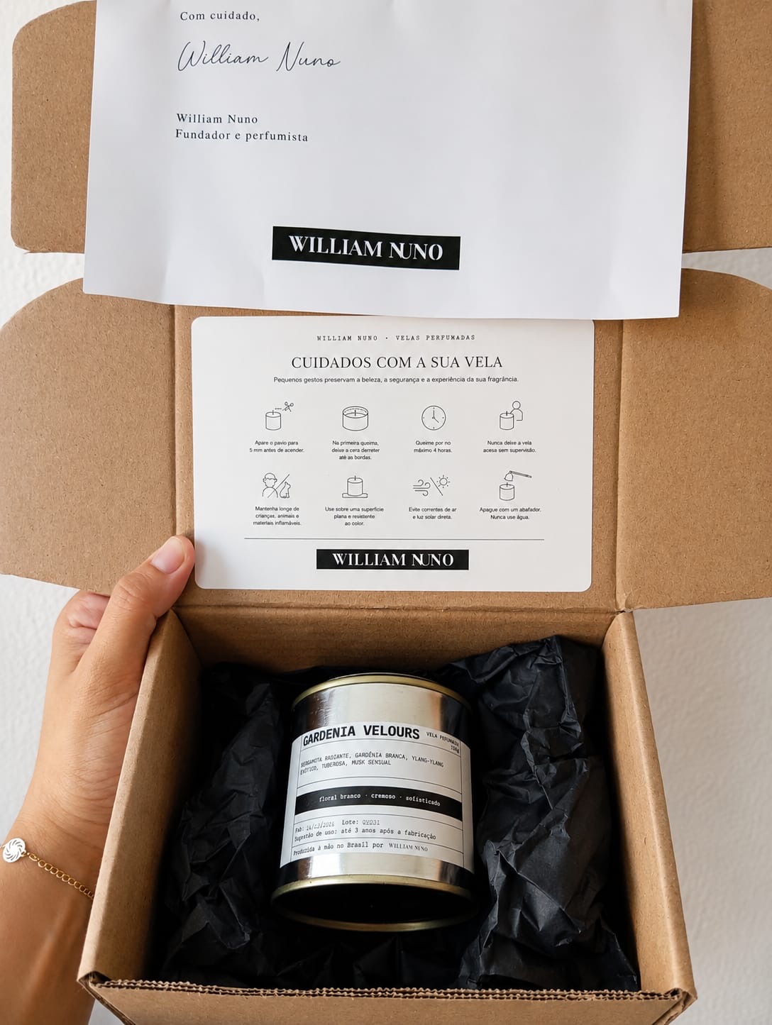 Unboxing de Gardenia Velours em lata